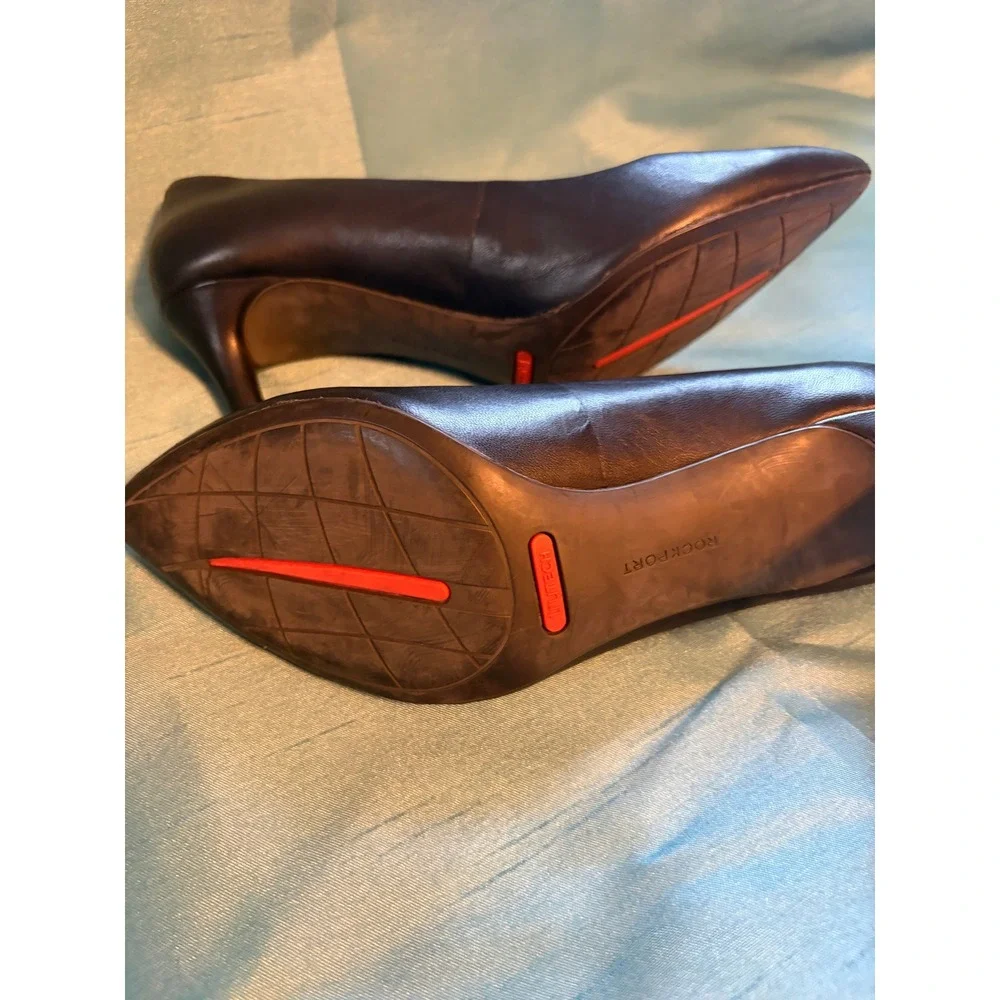 Rockport Total Motion Pump Women 8 Black Leather Corporate Core Pointed Toe Heel